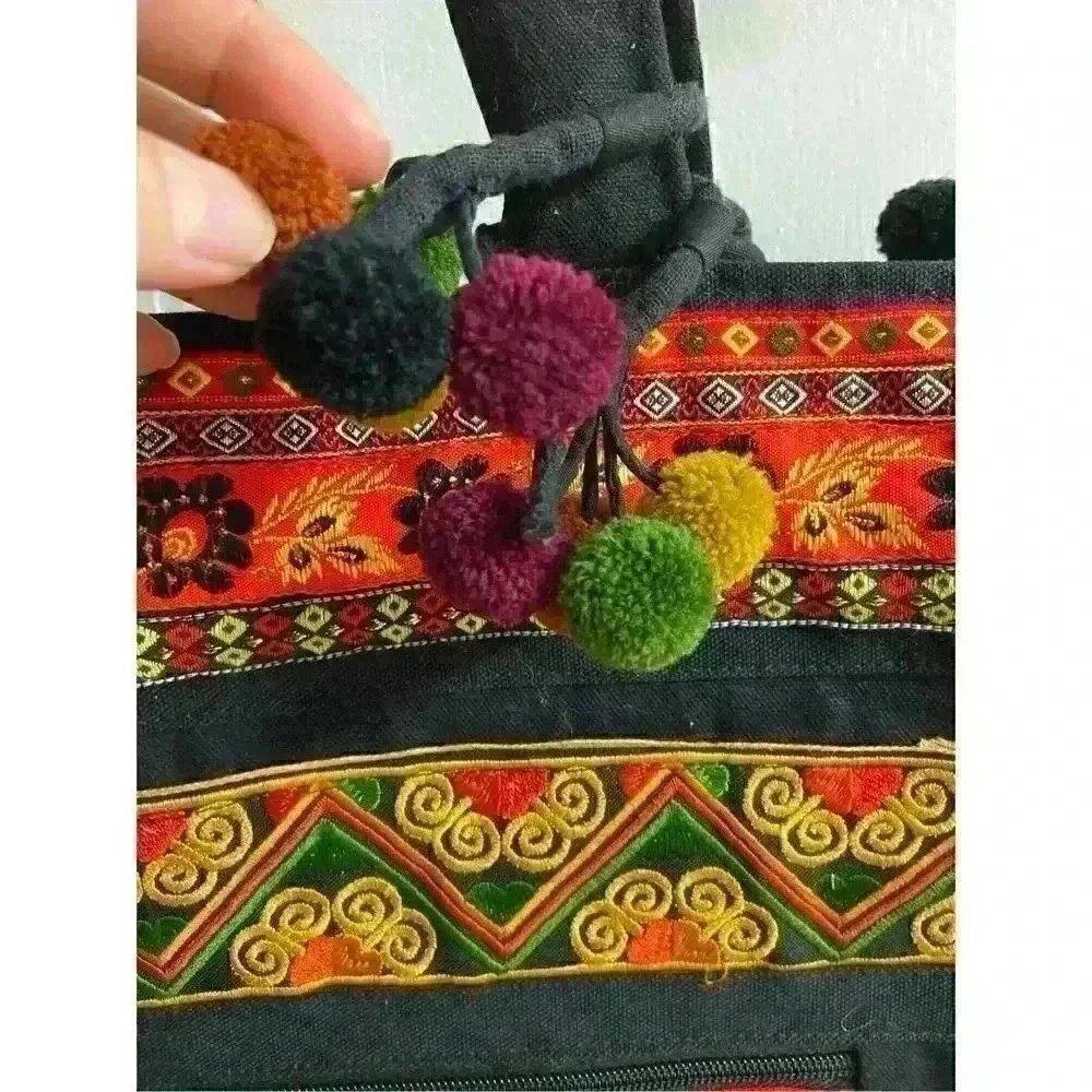 UNBRANDED PURSE/TOTE black boho embroidered with zipper closure and pompoms - Picture 4 of 5